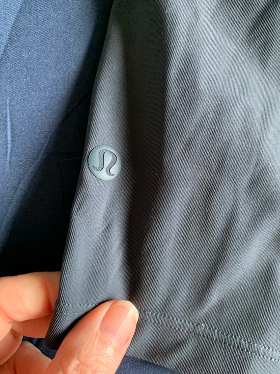 lululemon athletica On The Fly Shorts Size 6 - Picture 9 of 9